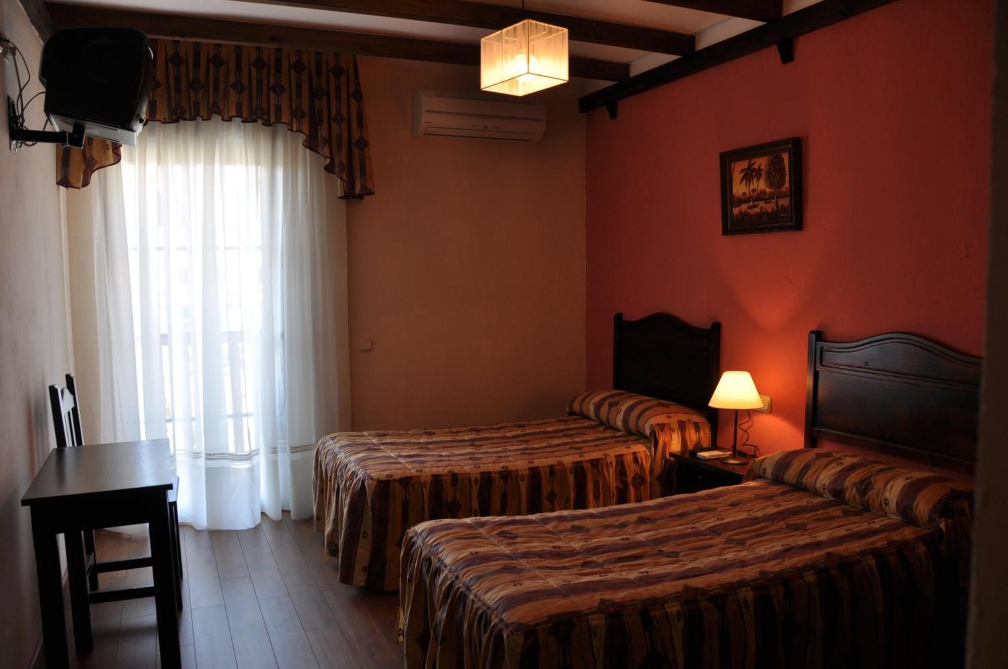 Apartamentos El Mirador Del Soto Sotoserrano الغرفة الصورة