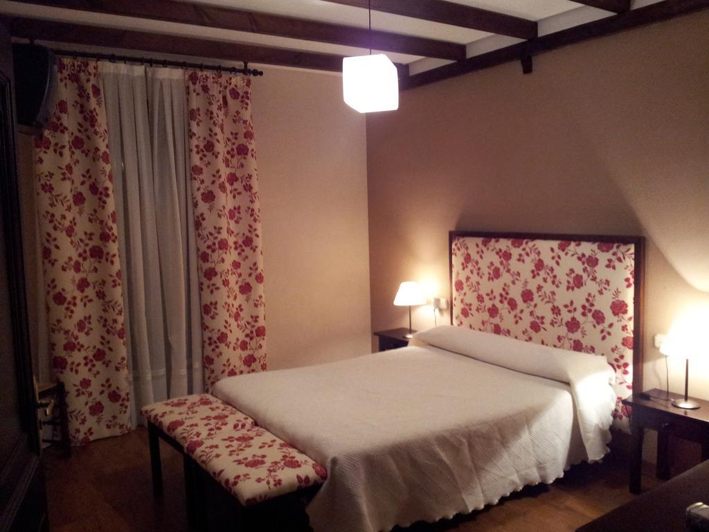 Apartamentos El Mirador Del Soto Sotoserrano المظهر الخارجي الصورة