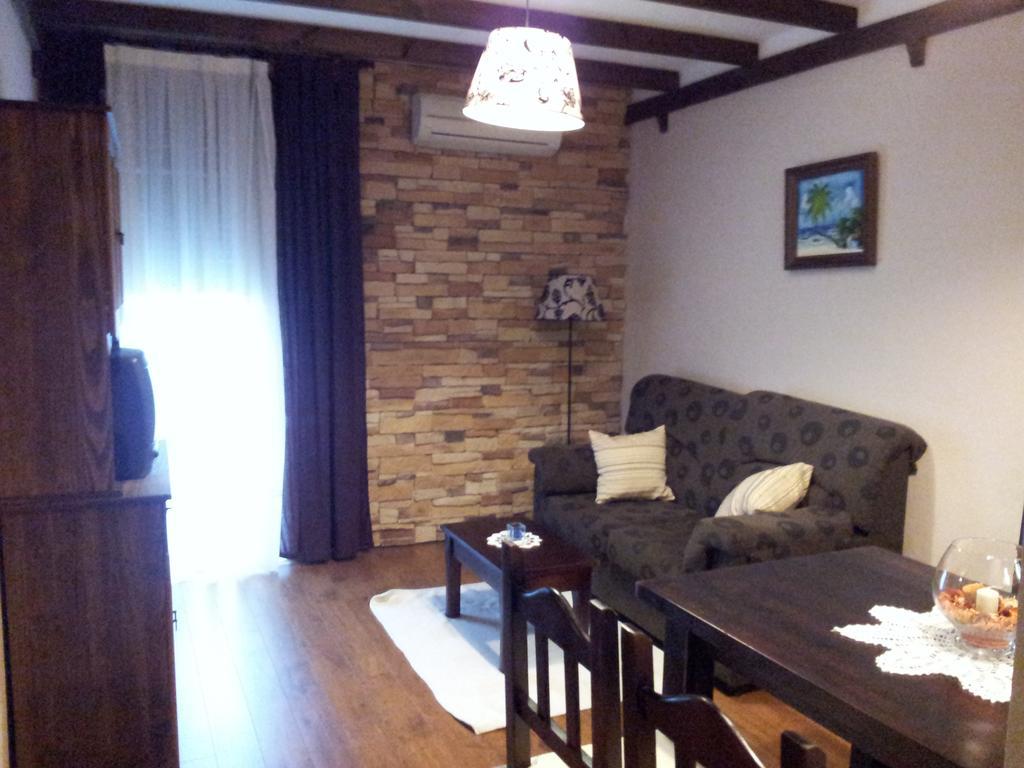 Apartamentos El Mirador Del Soto Sotoserrano المظهر الخارجي الصورة