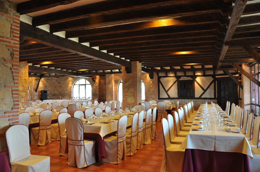 Apartamentos El Mirador Del Soto Sotoserrano المظهر الخارجي الصورة