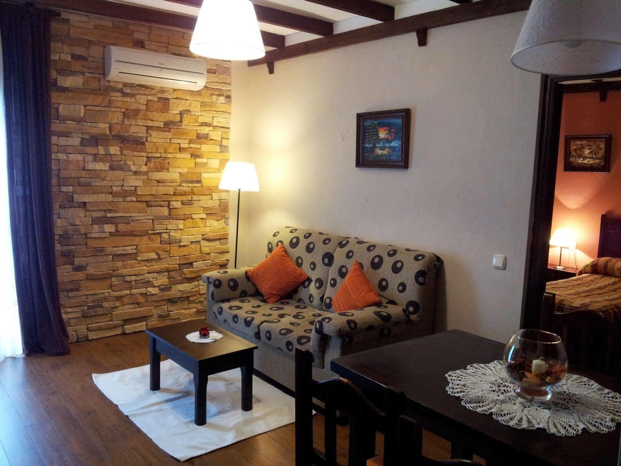 Apartamentos El Mirador Del Soto Sotoserrano المظهر الخارجي الصورة