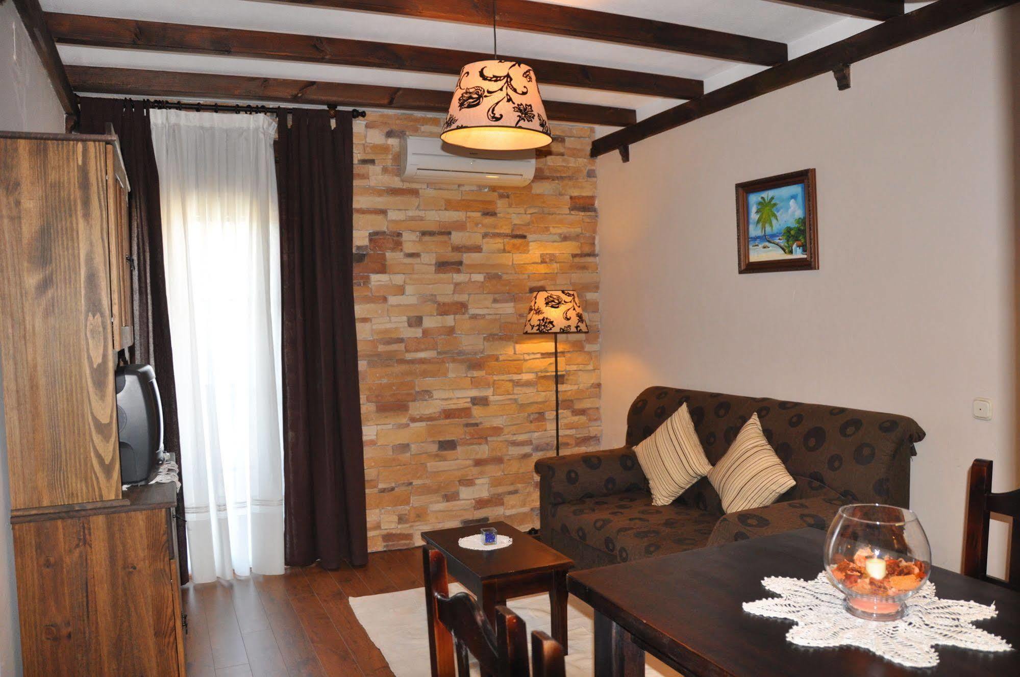 Apartamentos El Mirador Del Soto Sotoserrano المظهر الخارجي الصورة