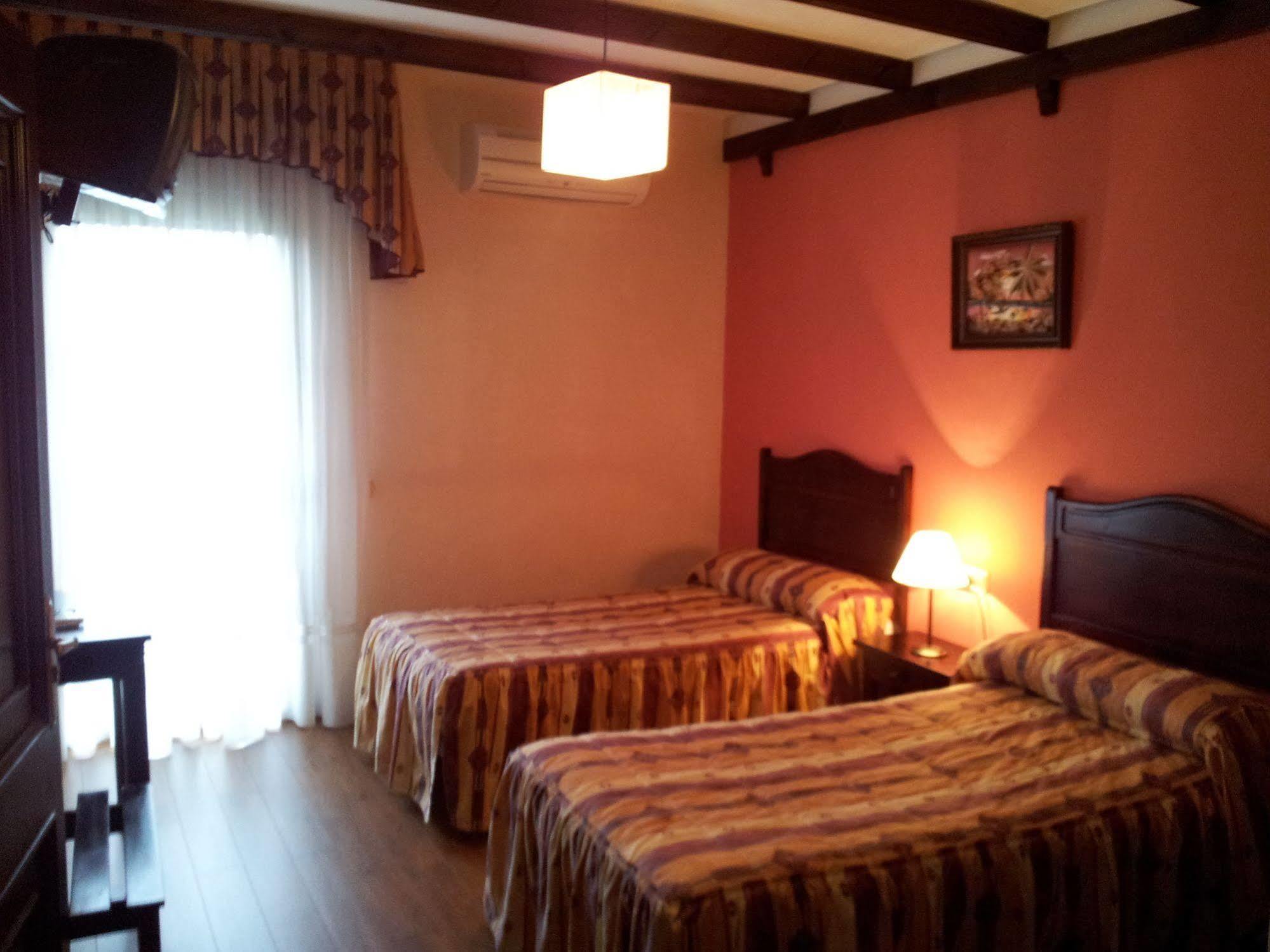 Apartamentos El Mirador Del Soto Sotoserrano المظهر الخارجي الصورة